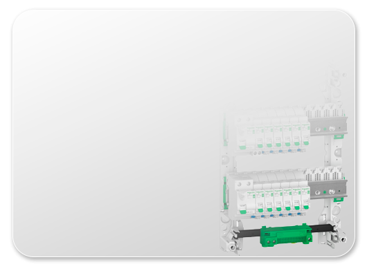 Équipement électrique avec plusieurs blocs et un support vert en bas.